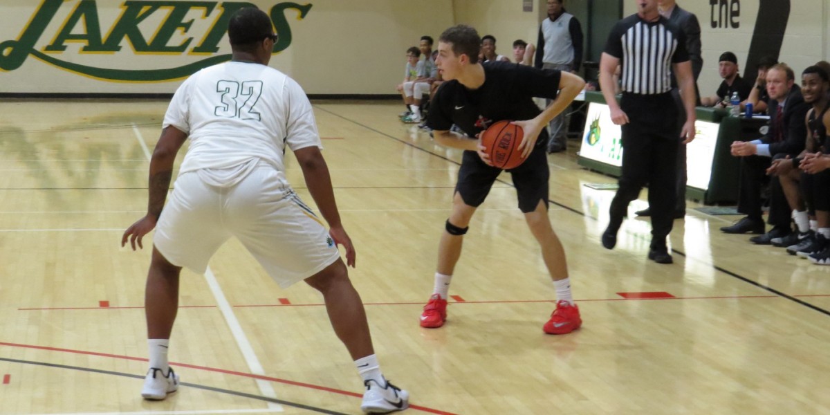 Men's basketball falls to Goshen, 90-80