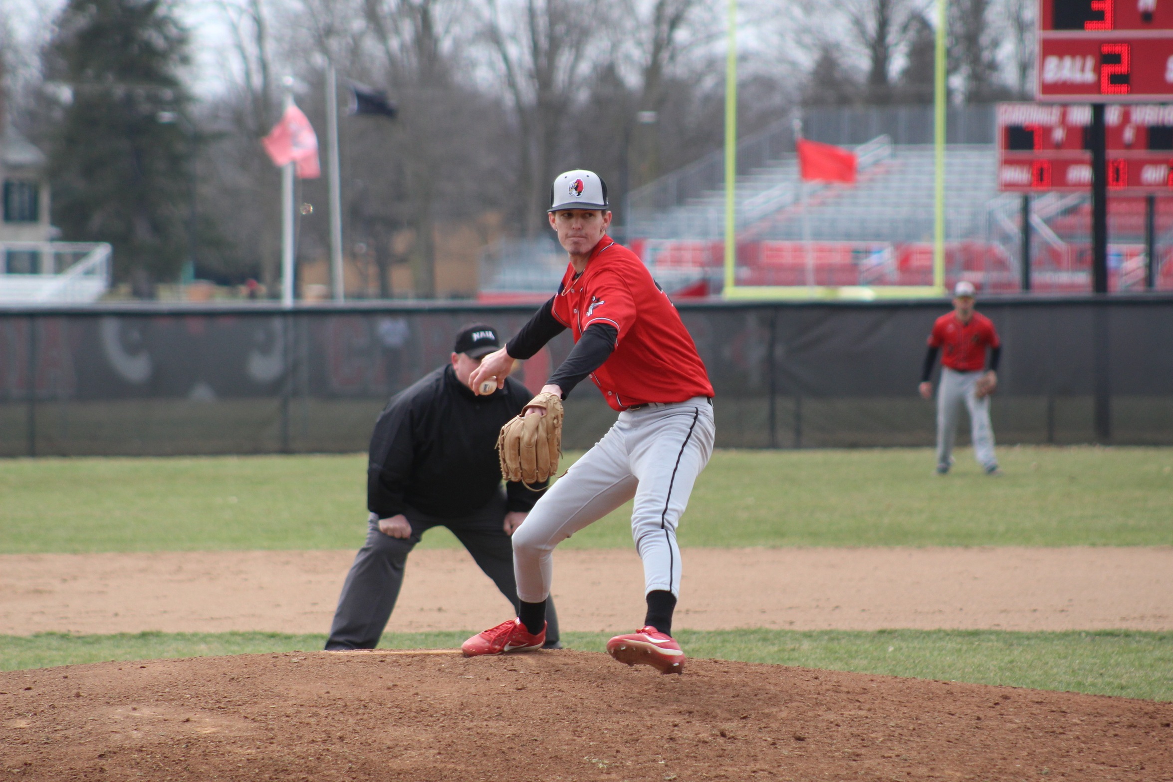 Baseball goes 1-1 against Siena Heights