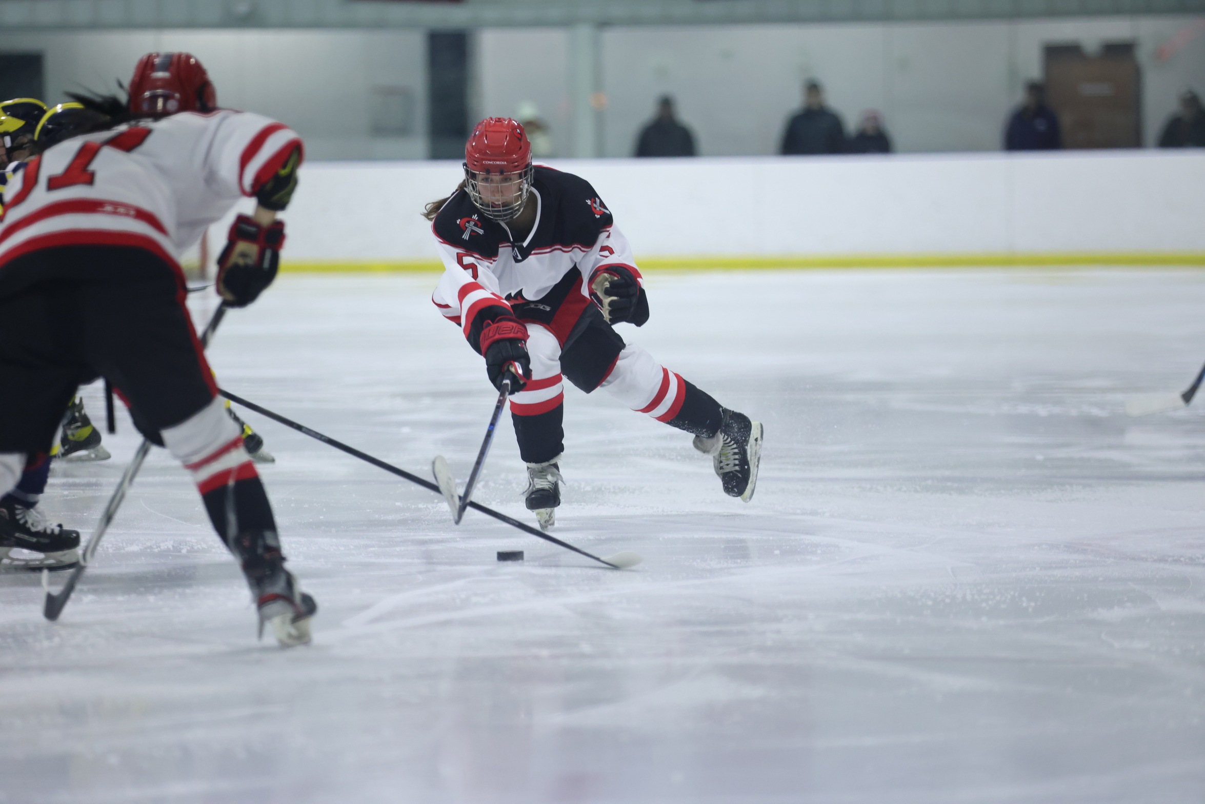 Women's Hockey comes back to take down Massachusetts on the road