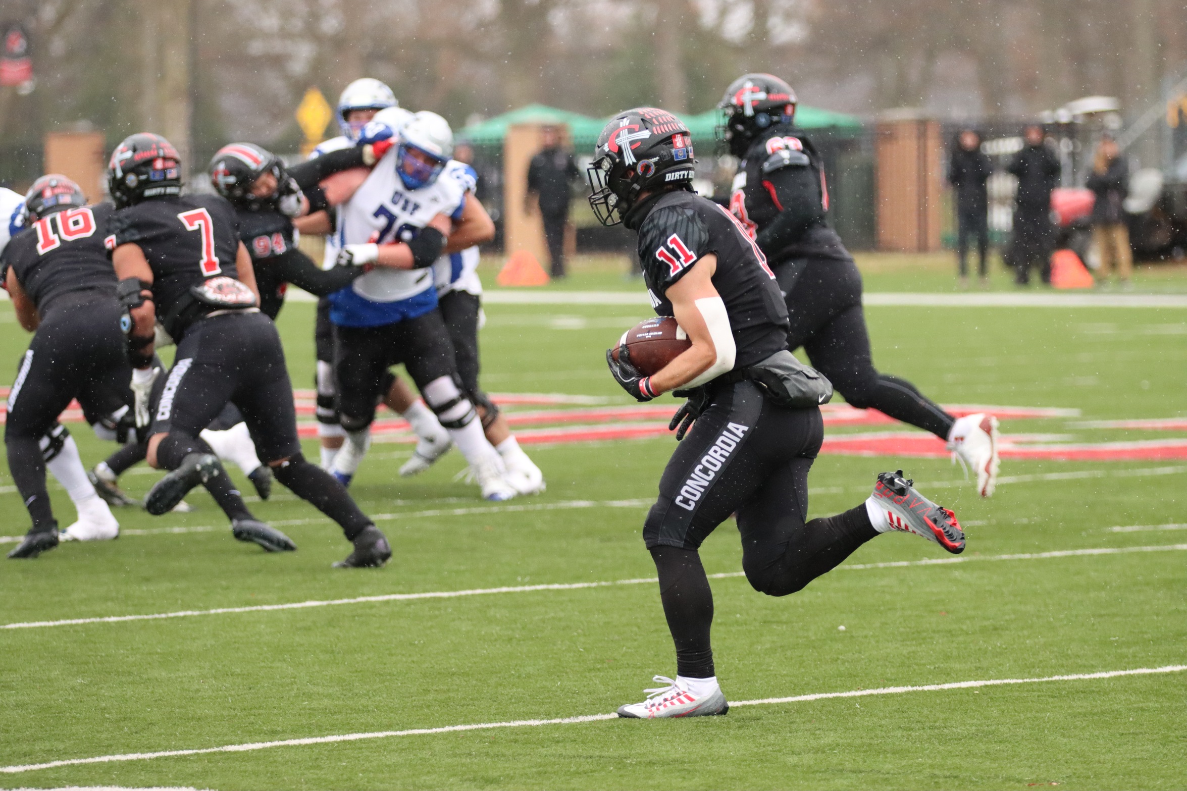 Football Defeats Saint Francis 27-10 in Season Finale