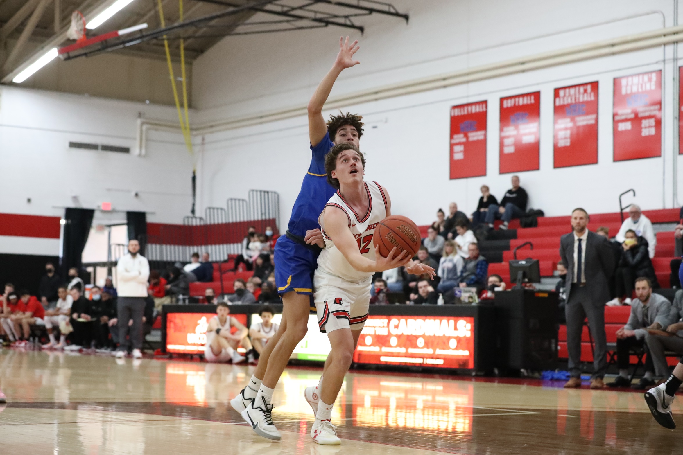 Men's Basketball falls to Aquinas