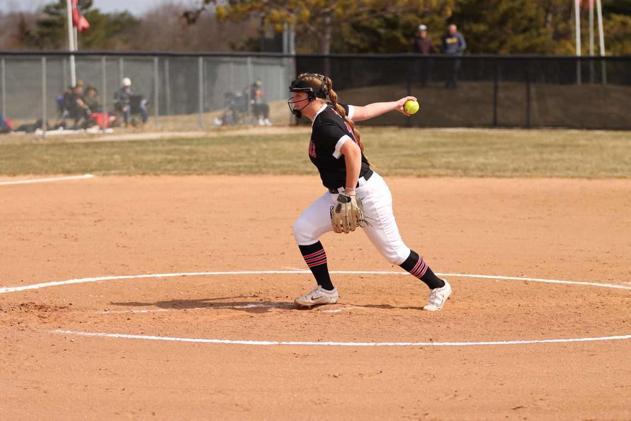Softball splits series against UM-Dearborn
