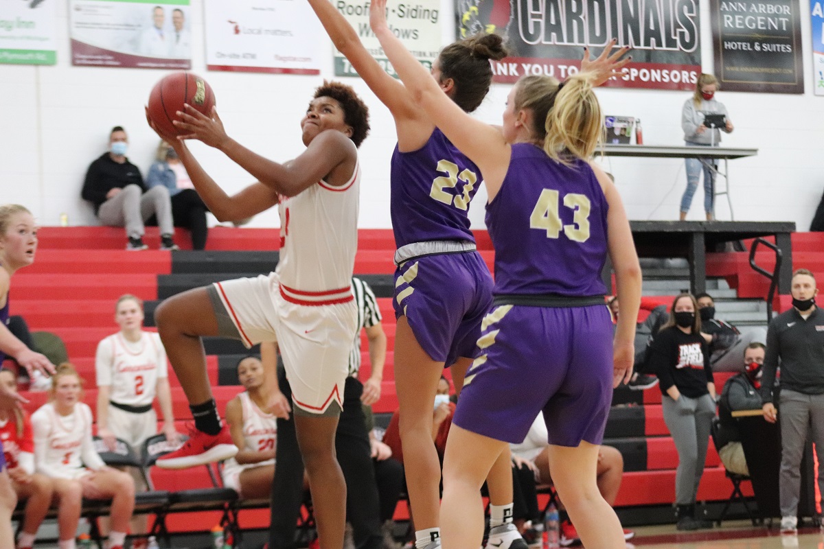J'May Simmons leads the Cardinals with 15 points (7-10 fg)