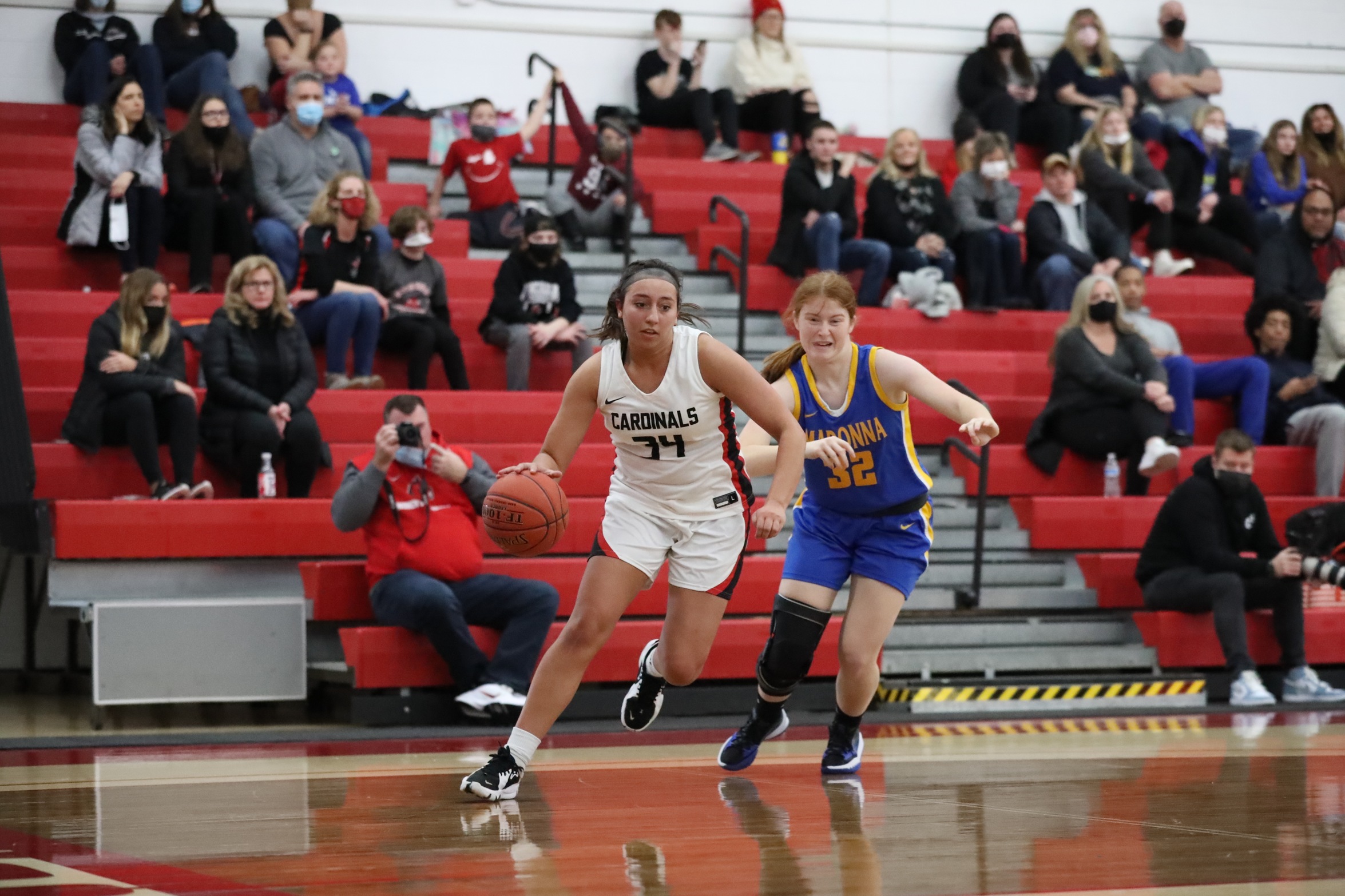 Women's Basketball downs UM-Dearborn 75-68 on Senior Day