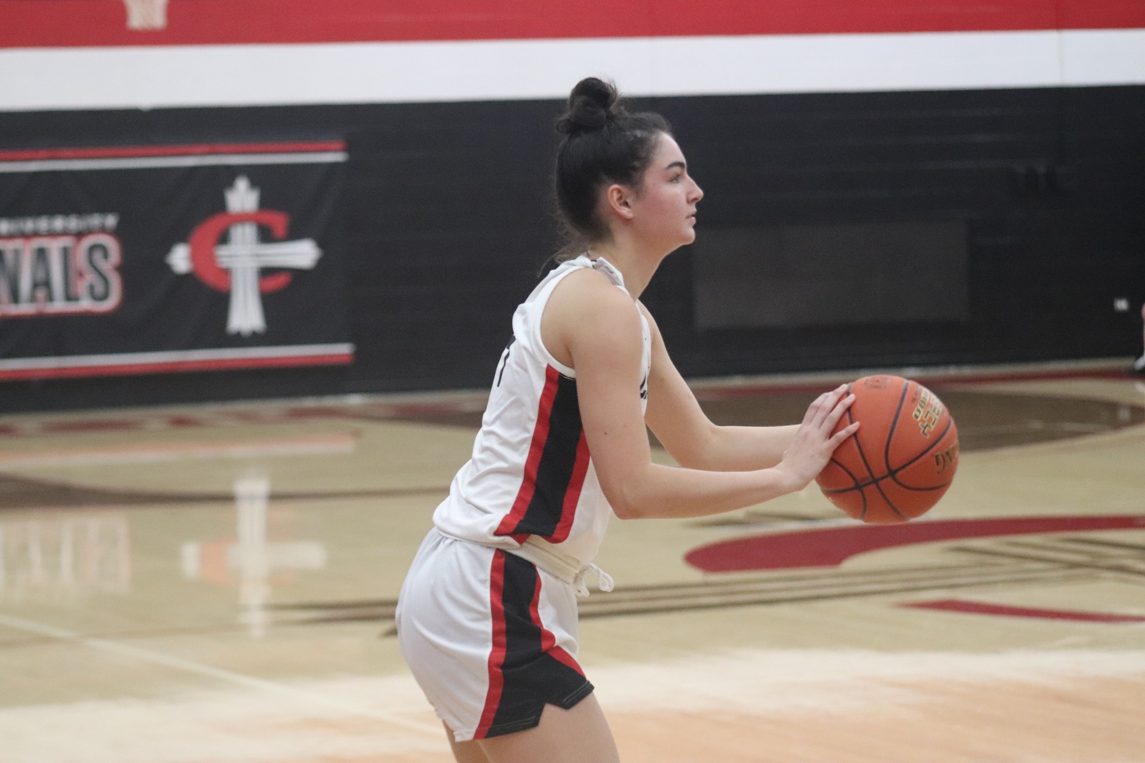 Women's Basketball cruises to 66-49 win over Madonna