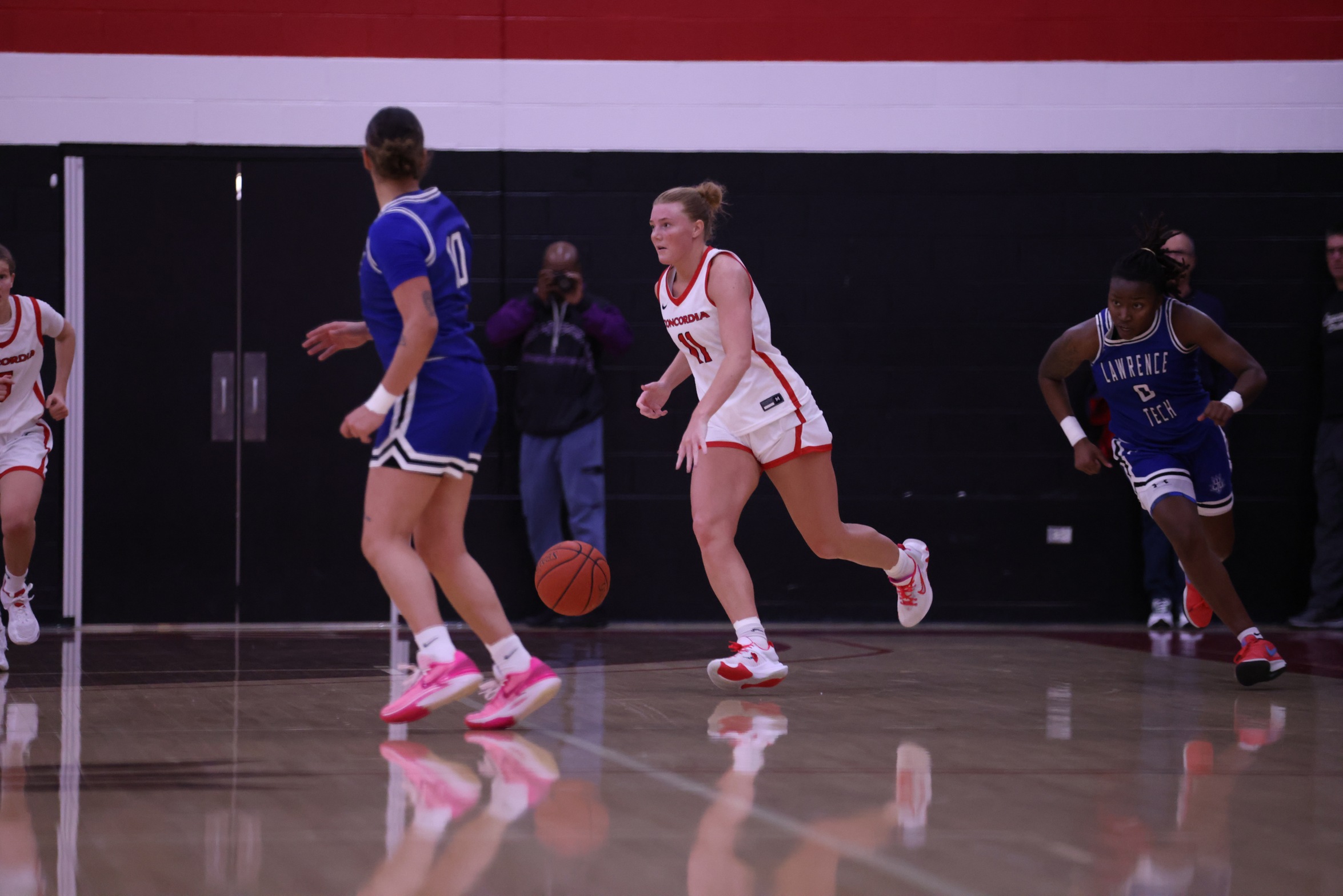 Women's Basketball grinds out last-second win over Lourdes