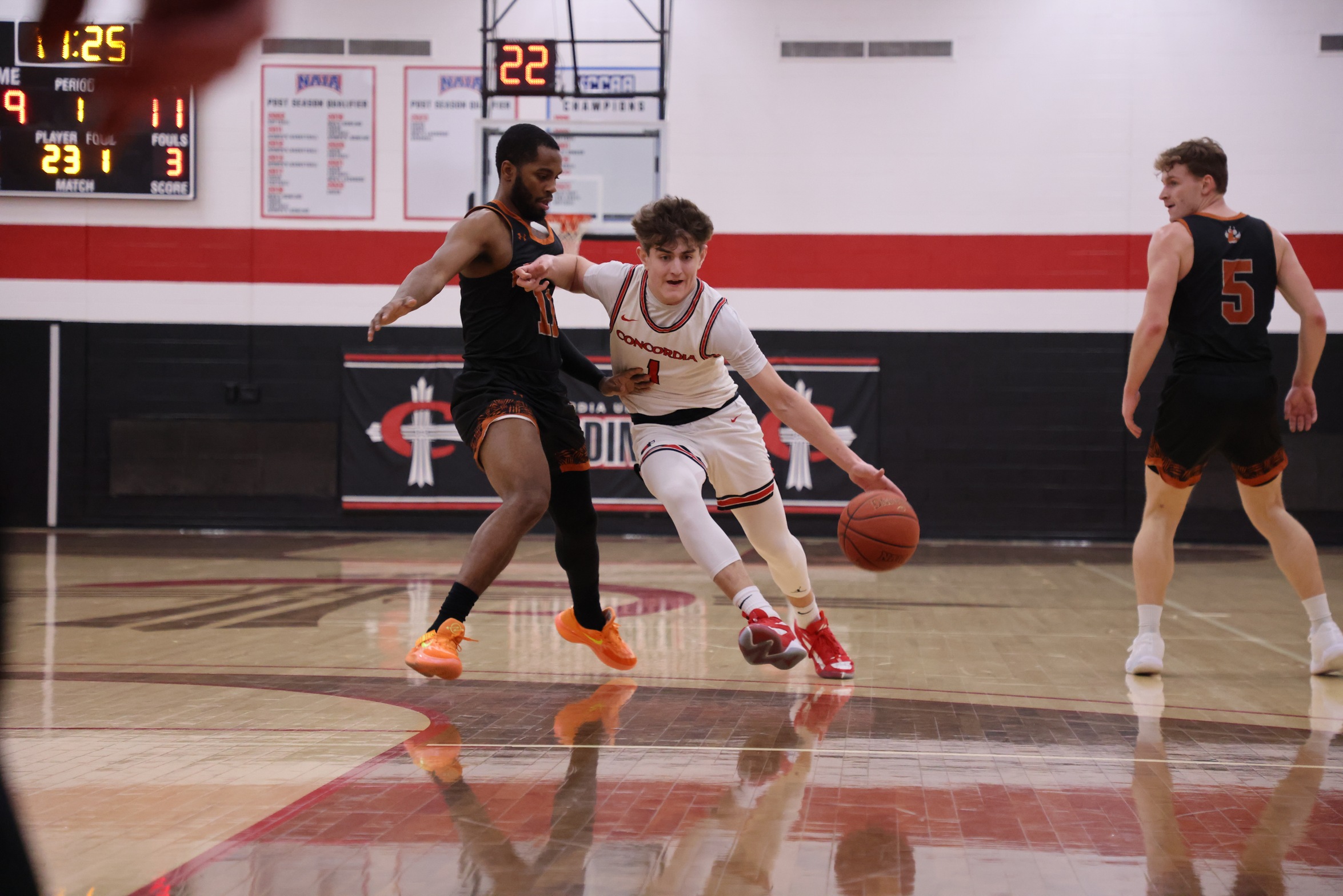 Men's Basketball downs rival Siena Heights, 69-61