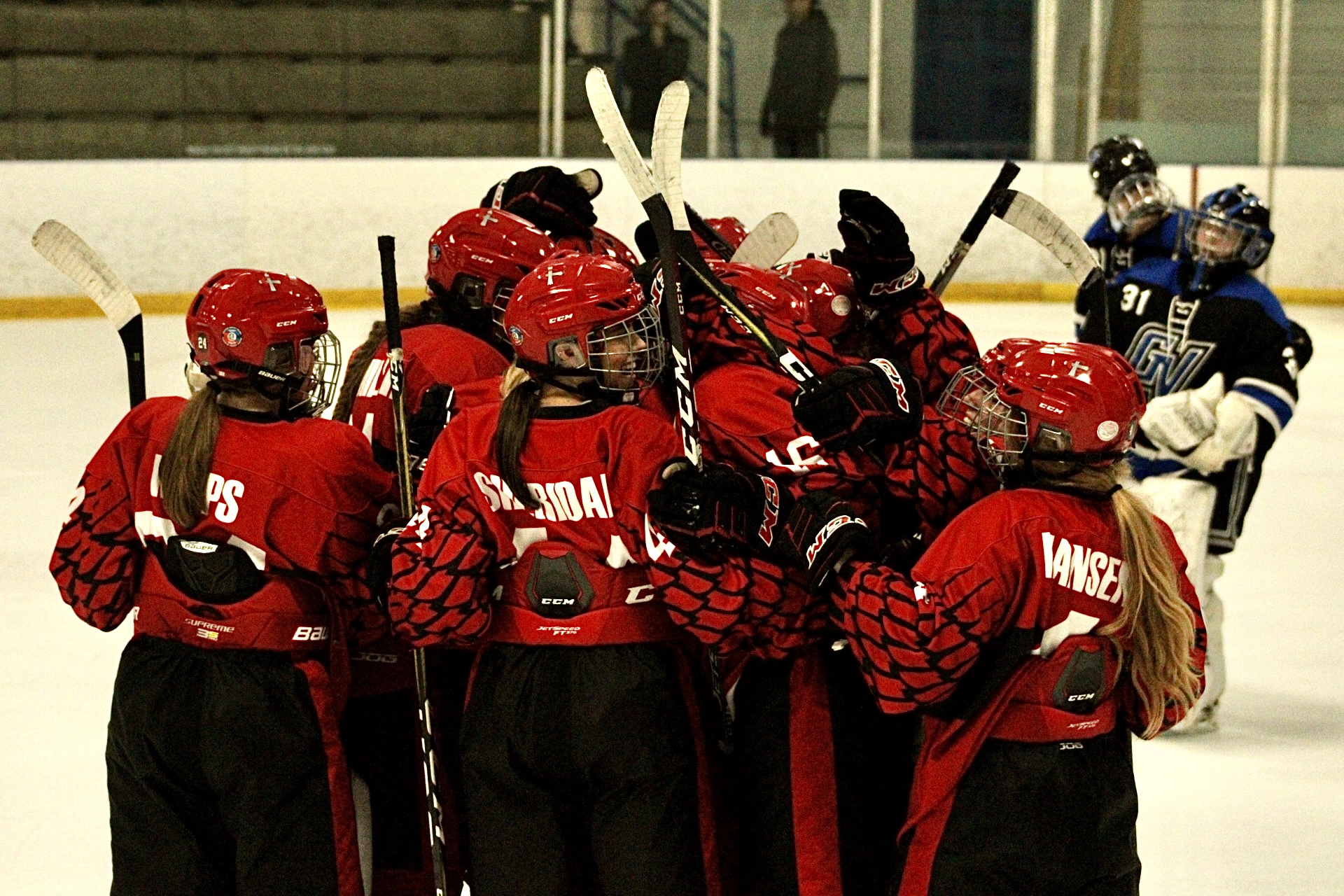 Women's Hockey opens season with comeback victory over Grand Valley
